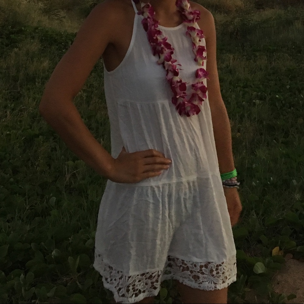 Kendall and Kylie Cute white summer mini dress!